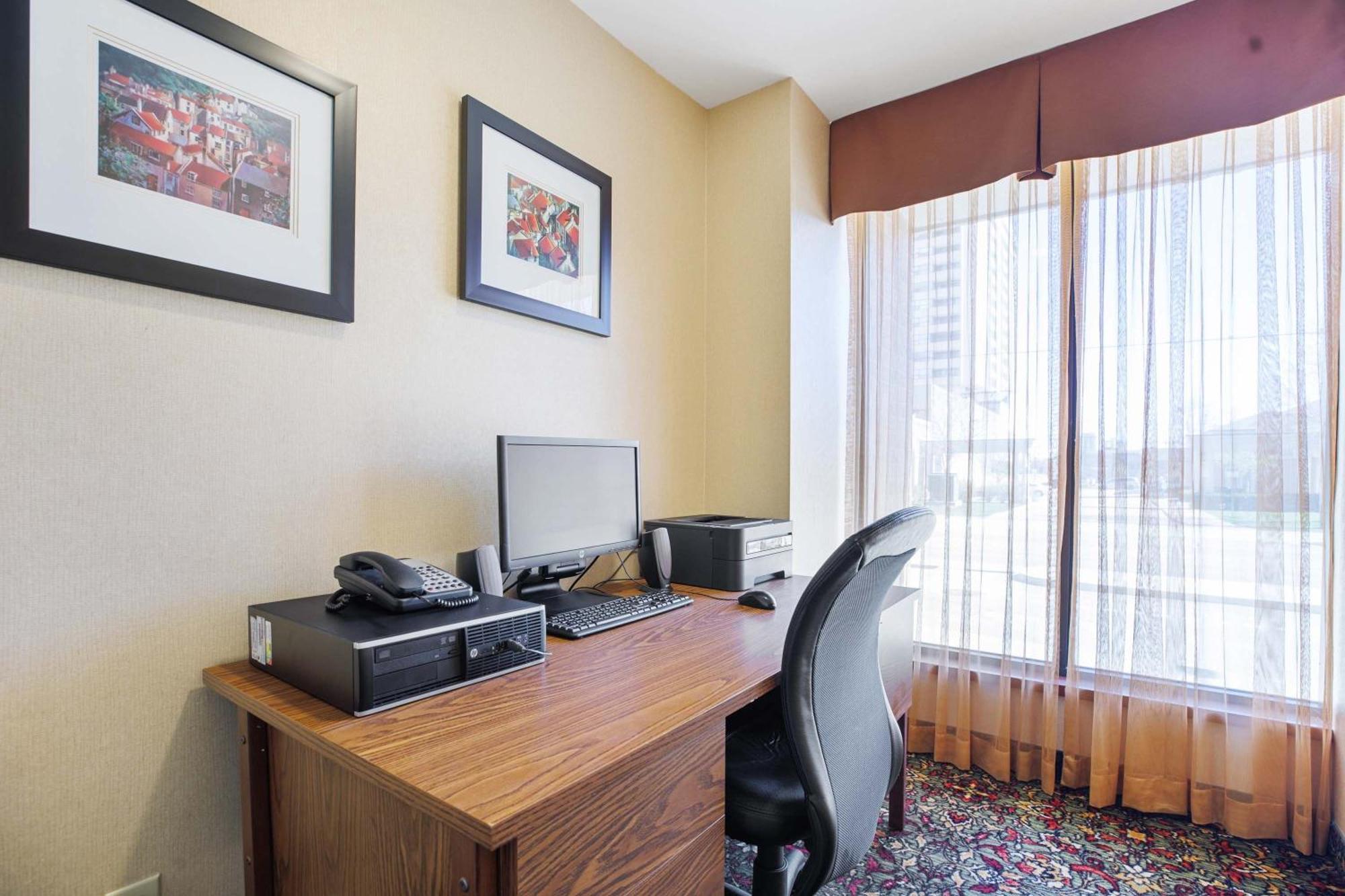 Sandman & Downtown Hotel 3*